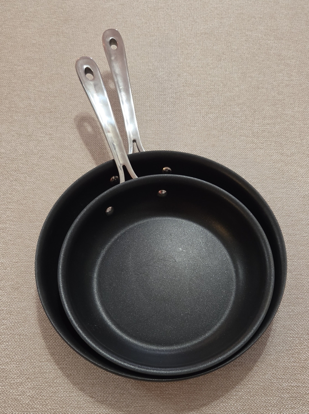 All-Clad HA1® Nonstick, 2-Piece Fry Pan Set, Induction Ready
8" and 10"